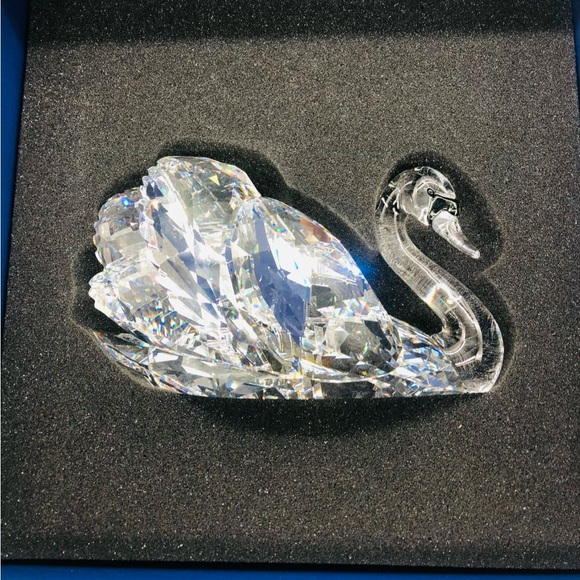 Swarovski graceful swan  brand new in box w/COA - Picture 3 of 5